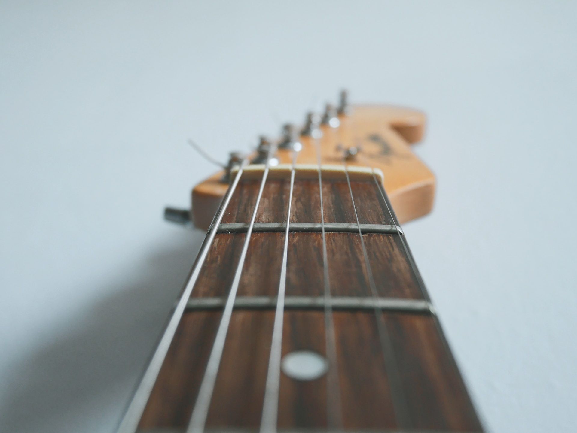 Choosing the Right Guitar String Gauge for Your Sound