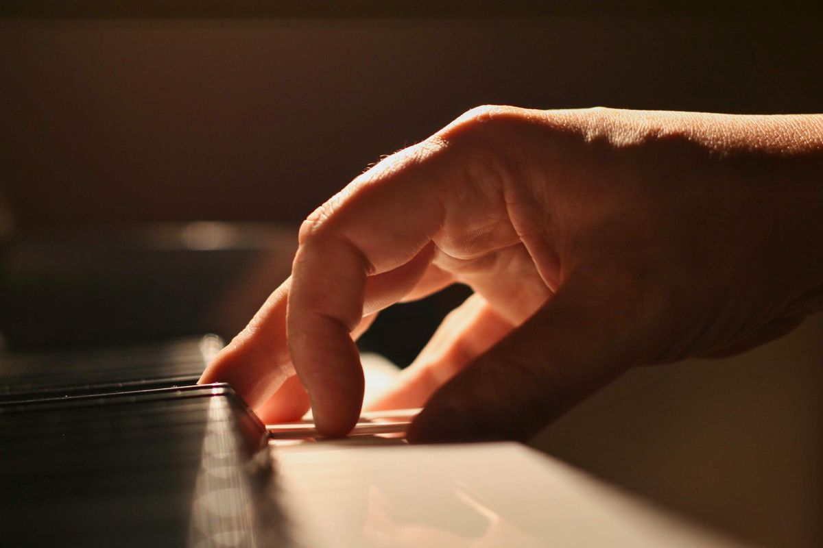 Strengthening Fourth and Fifth Fingers: Tips for Pianists