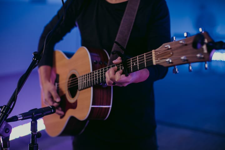 Why Does My Guitar Sound Out of Tune When Using a Capo?